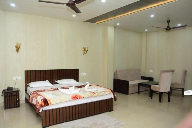 Krazy Hotel Haldwāni 외부 사진